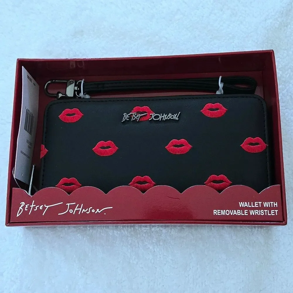 Betsey Johnson Embroidered🪡 Red Lips💋 Zip Around Wristlet - NIB